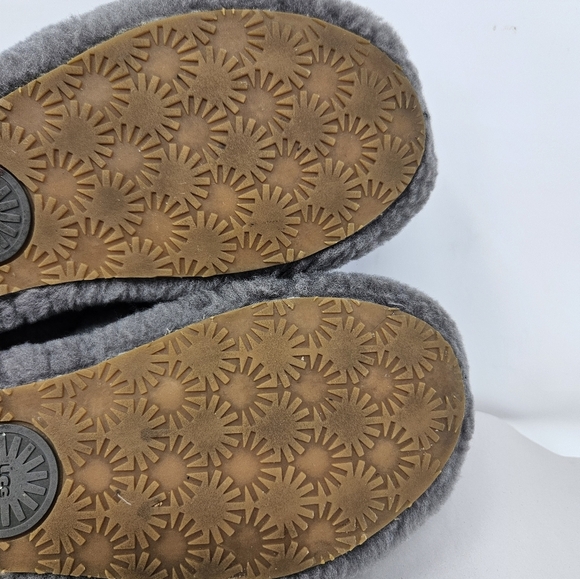Ugg Womens Fur Slide Gray Fluff Yeah Sz 6 Sheepskin Elastic Heel Logo - Picture 8 of 12